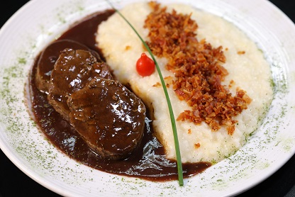 Filé mignon grelhado ao molho de vinho